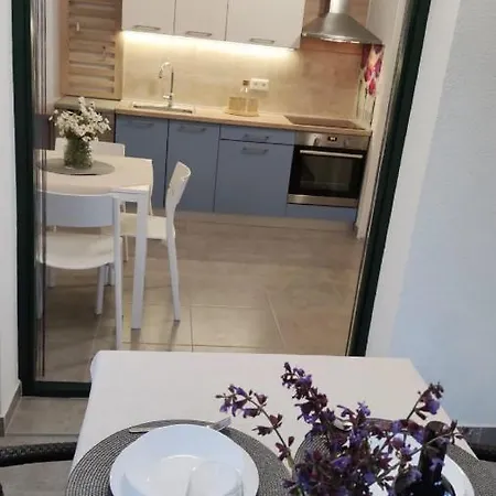 Apartments More فيس